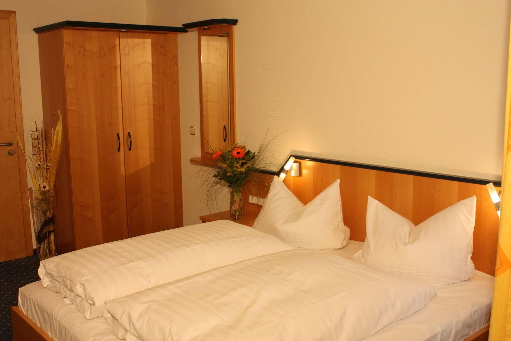 Hotel Gasthof Zum Biber Motten ภายนอก รูปภาพ