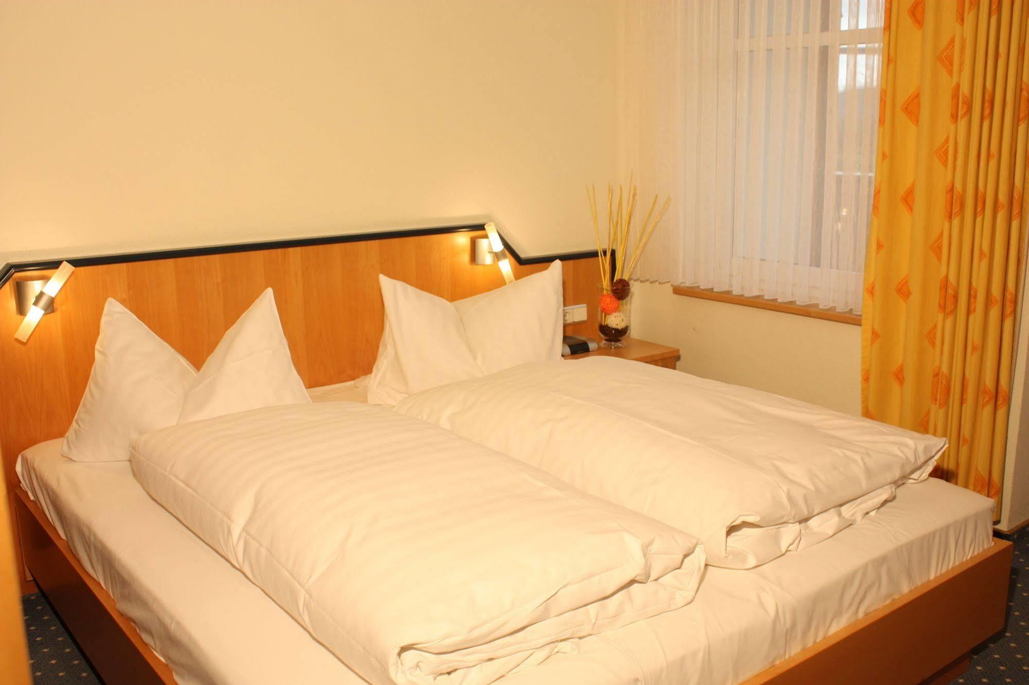 Hotel Gasthof Zum Biber Motten ภายนอก รูปภาพ